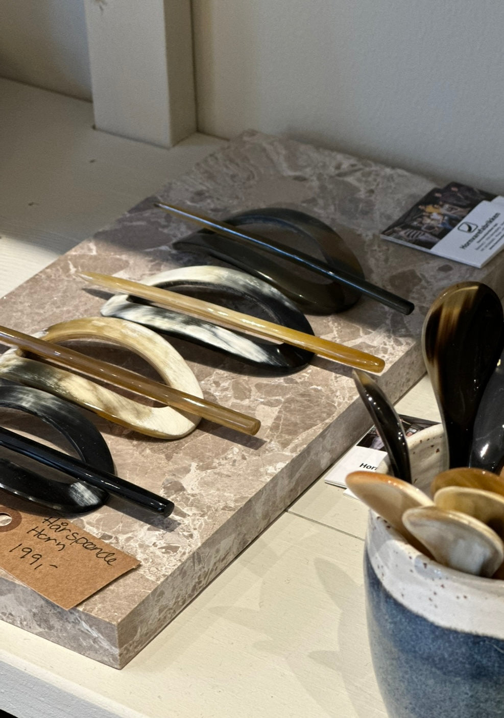 Hårspænde m.pind horn, Assorteret farver, Lille - Hornvarefabrikken