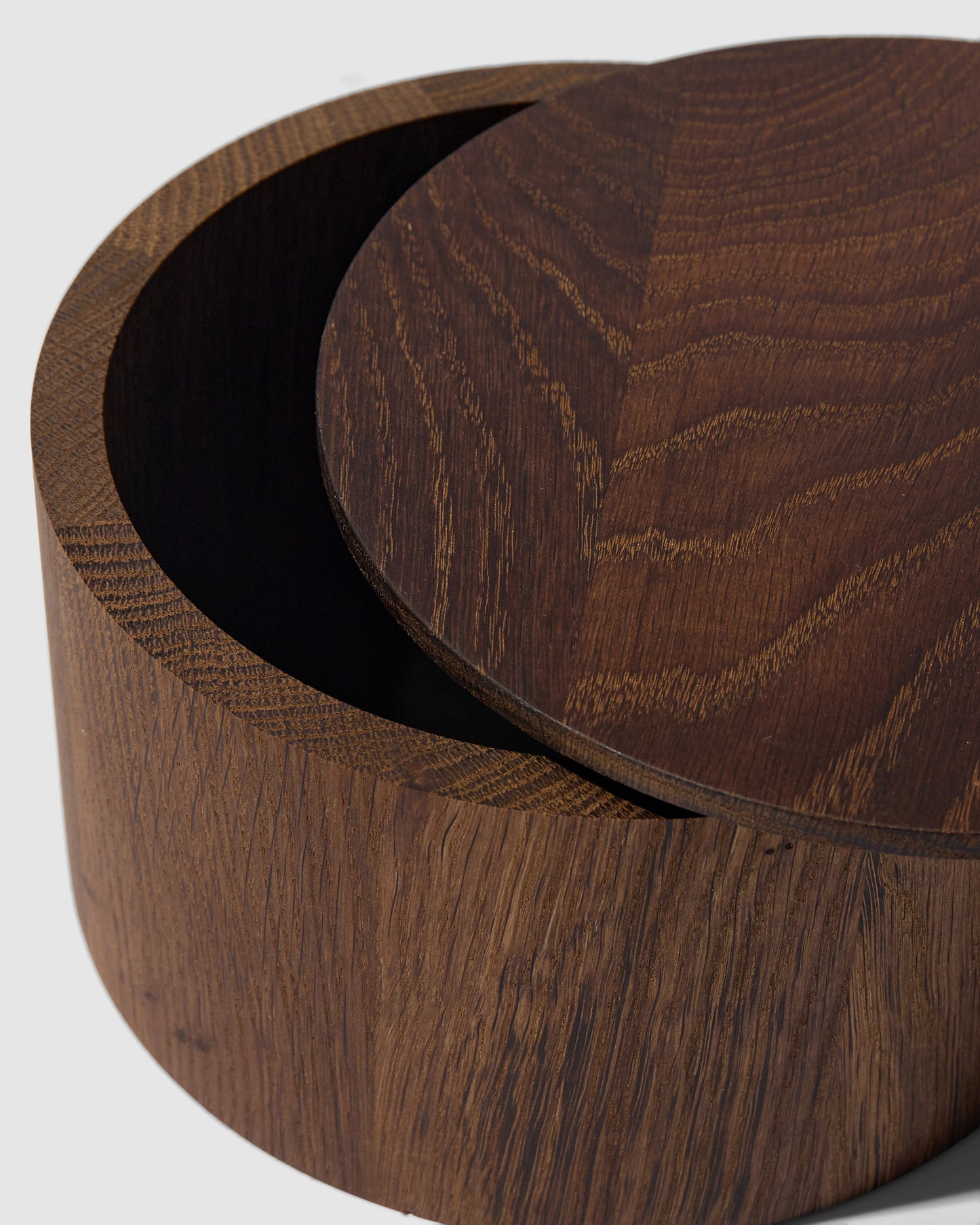 Lille Circle æske med Låg, Røget eg - ByBrorson