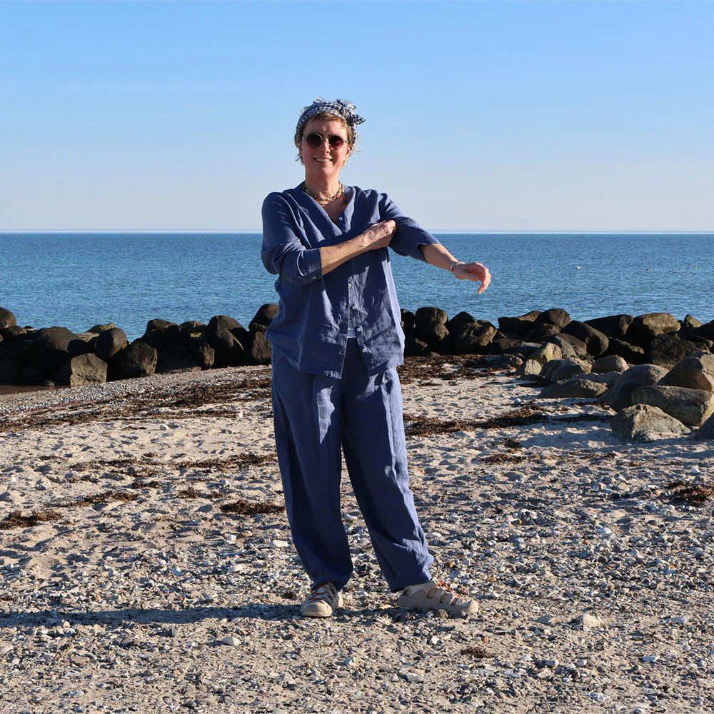 Molly bondeskjorte, Midnatsblå - Linen by Krebs