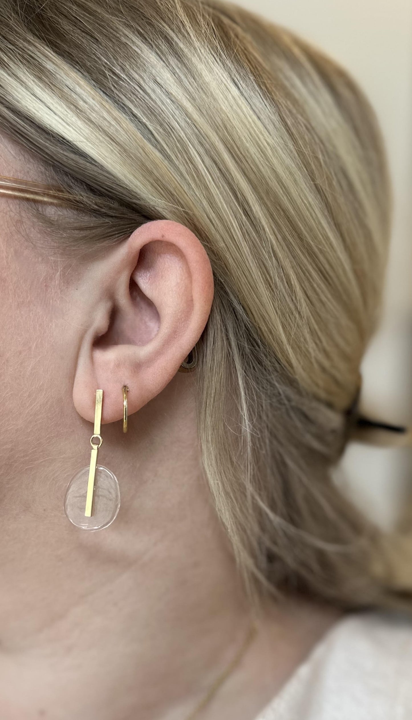 PREVEL Øreringe, guldbelagt sølv og glas - Marthe Cresson