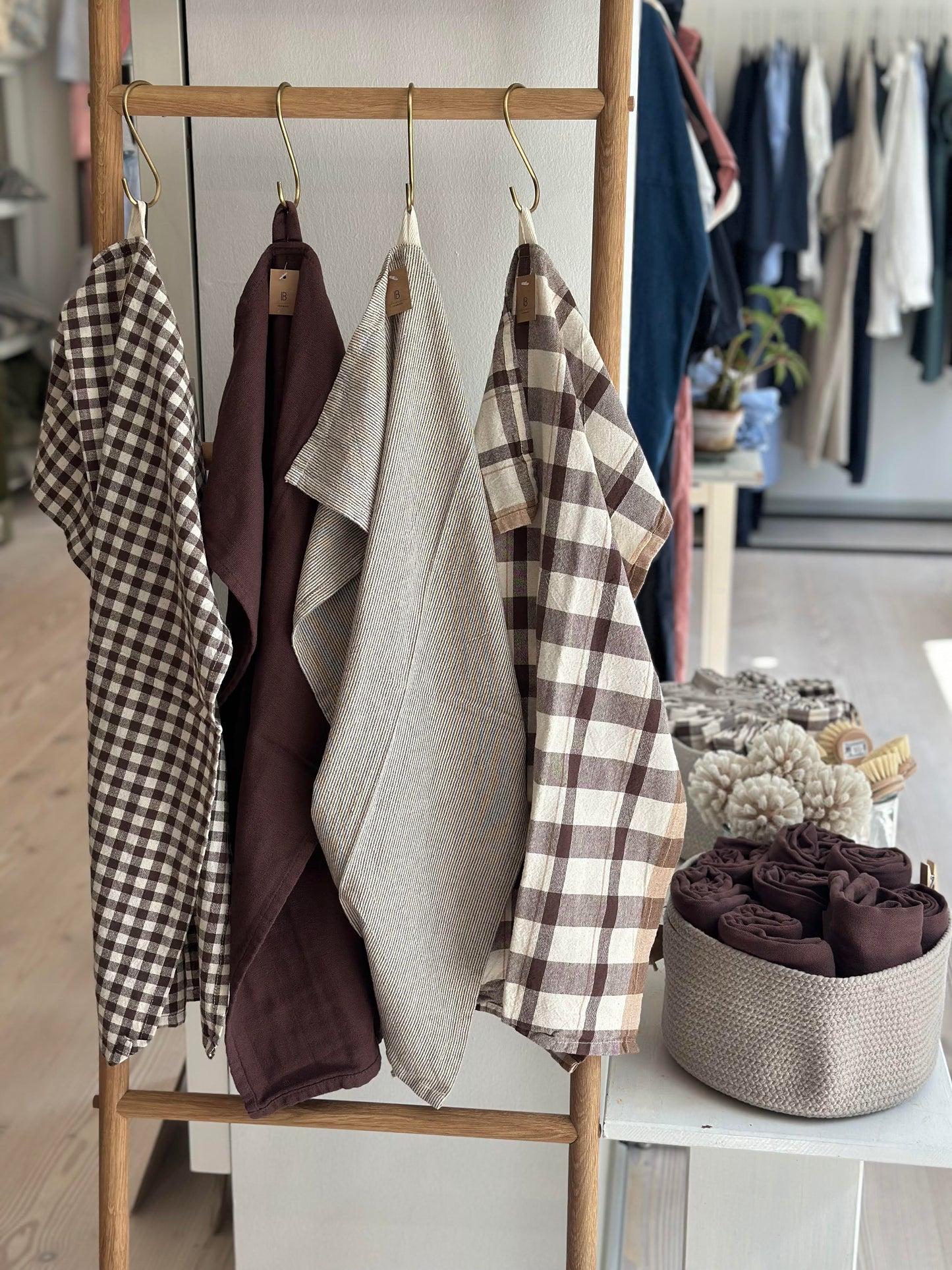 Viskestykke Thor, Natur m. små brune tern