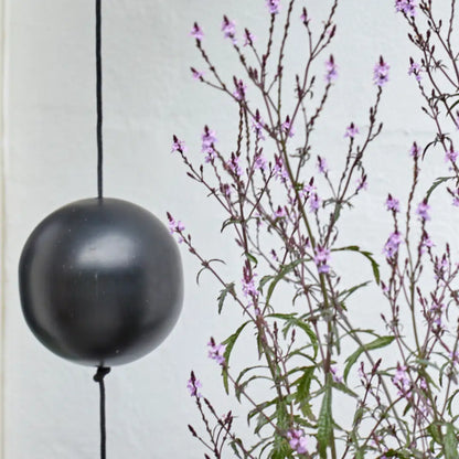 SNOREN Jern Kugle Black, Large - Nordic By Hand