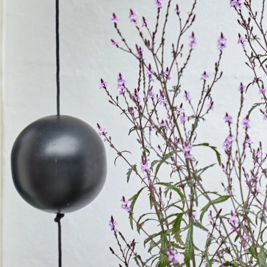 SNOREN Jern Kugle Black, Large - Nordic By Hand