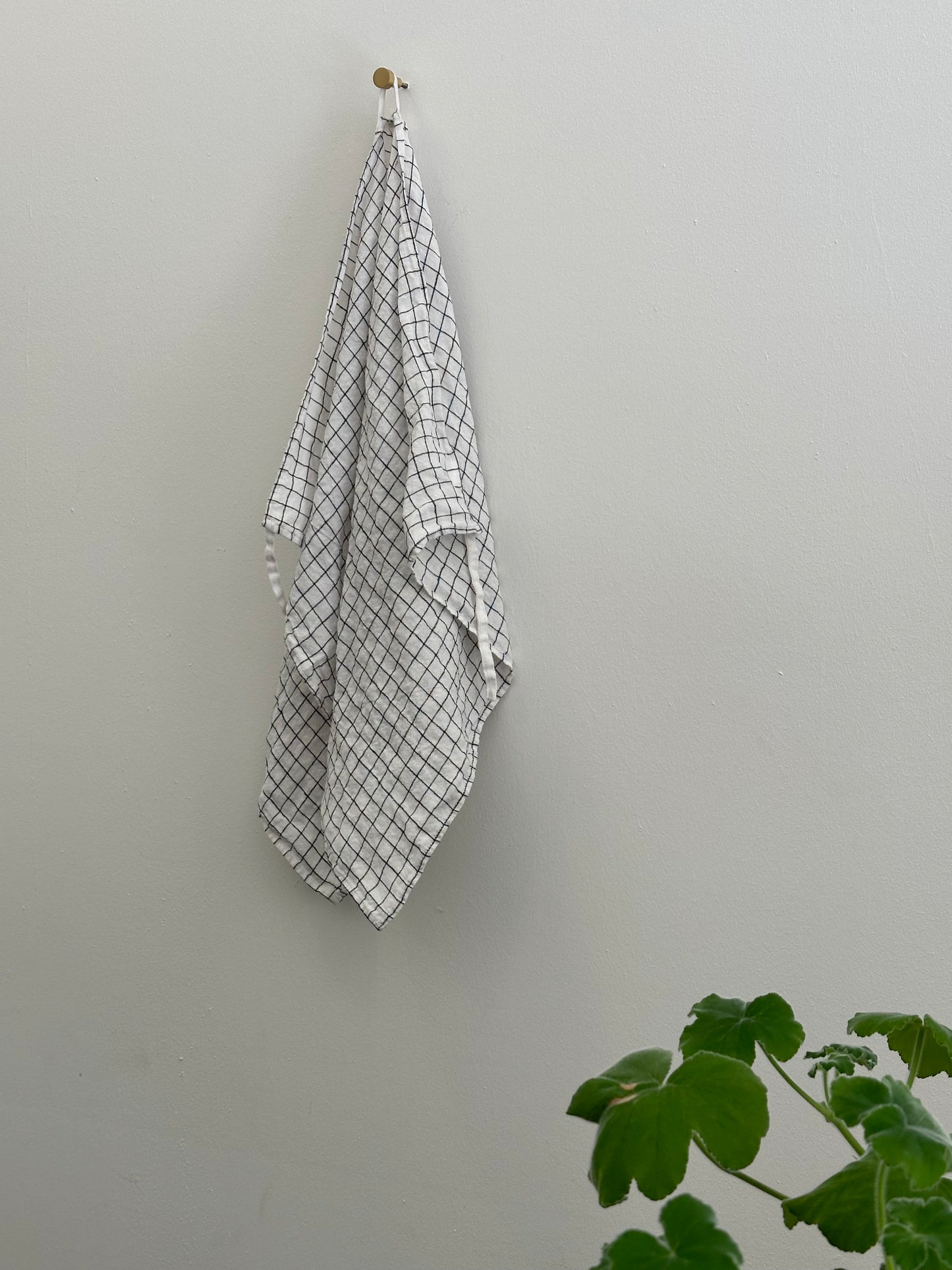 Viskestykke / Mini Forklæde i vasket hør, Hvid med sorte tern - Linge Particulier
