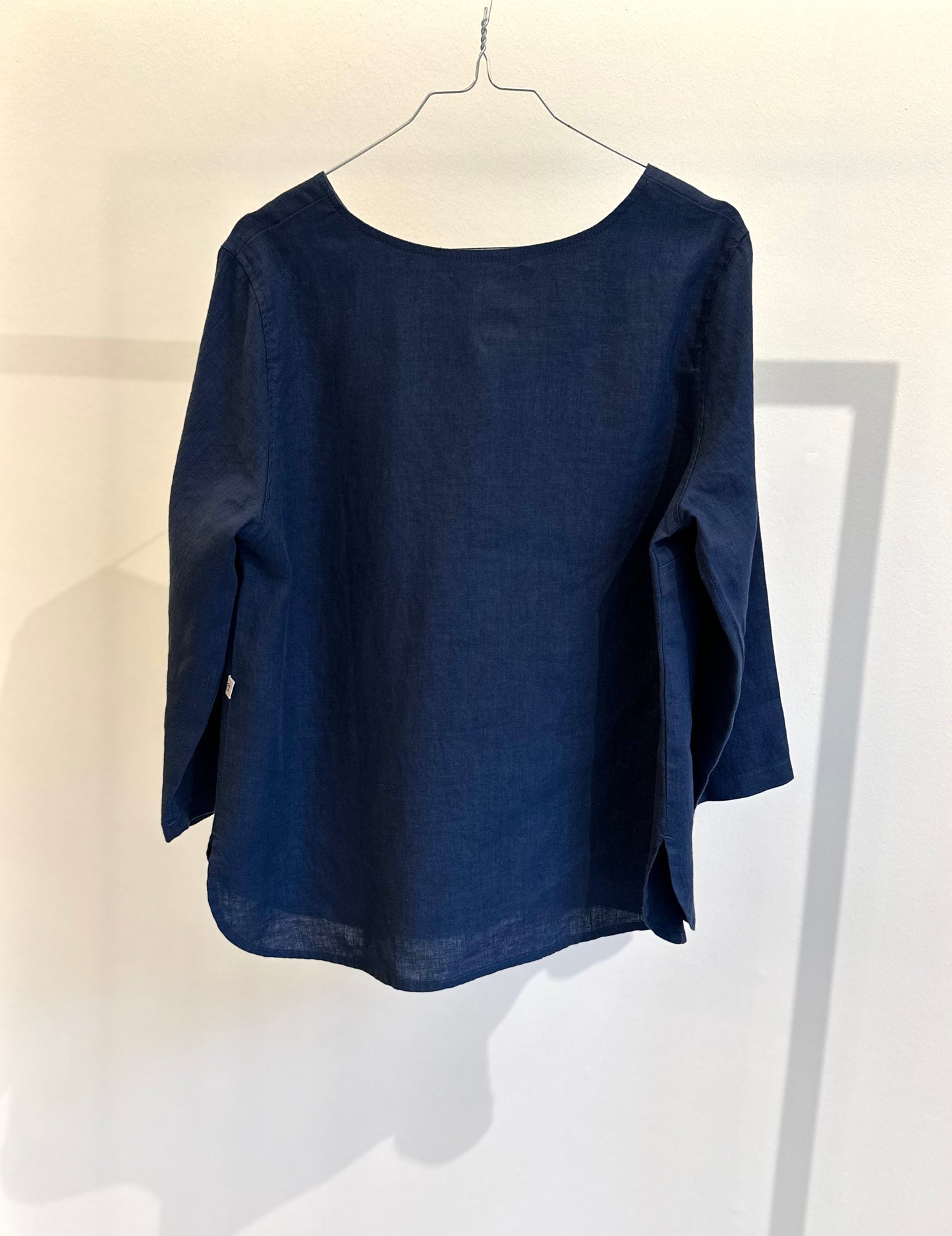 Emma Bluse, 3/4 Ærmer, Navy - Linen By Krebs