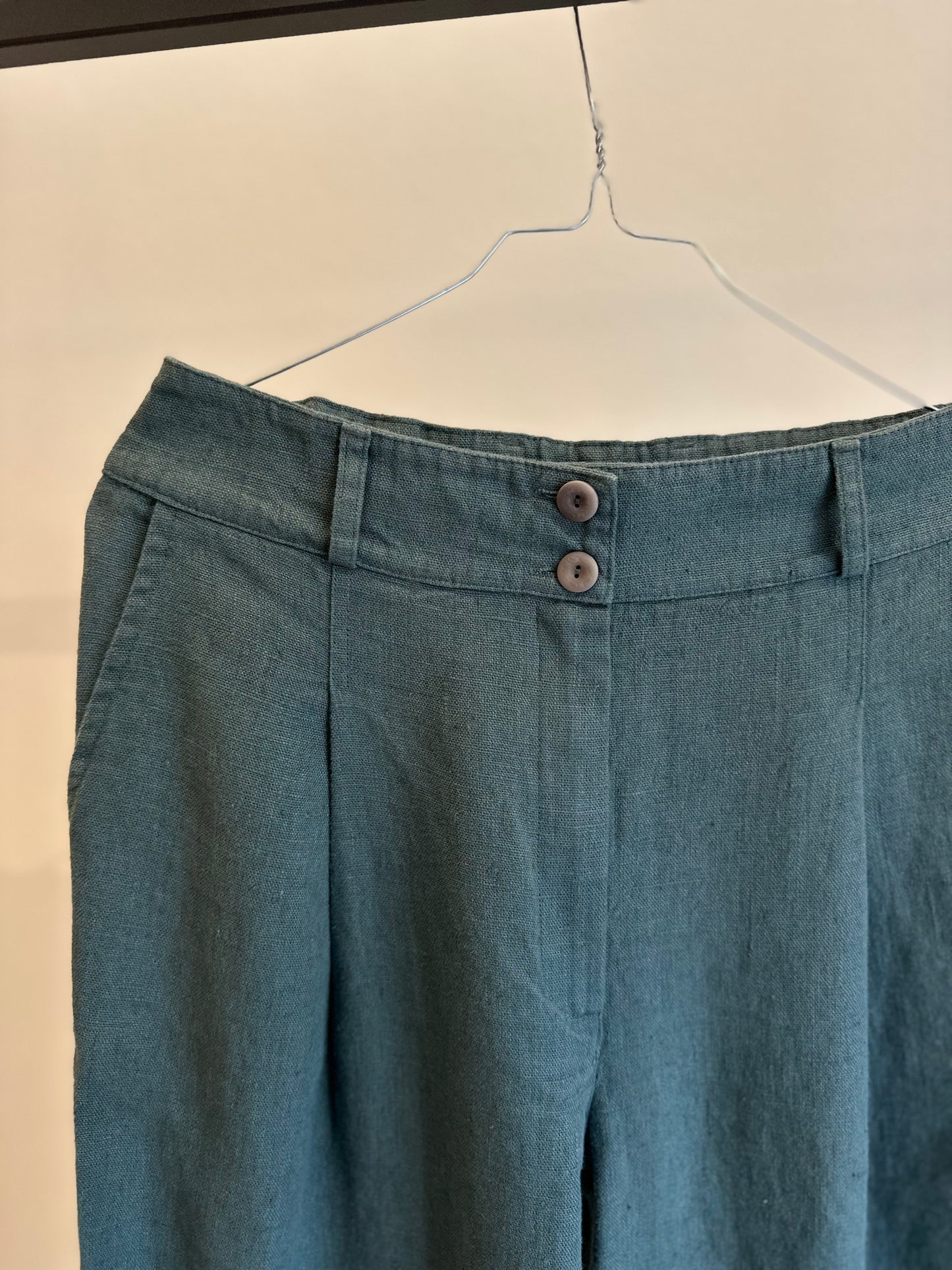 Marie Bukser i kraftig hør, Balsam Grøn - Linen By Krebs
