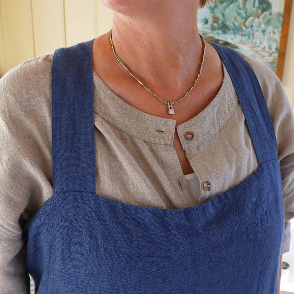 Flora Forklæde kraftig hør, Midnats blå - Linen By Krebs