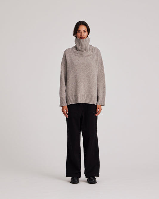 Vita lammeuld sweater m. hals, Stone Grey - GAI+LISVA